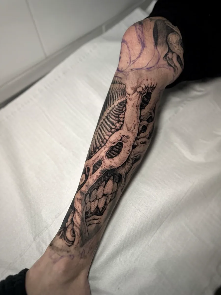 Tatuaje freehand dibujado sobre la piel — Safo Sepulcro Barcelona